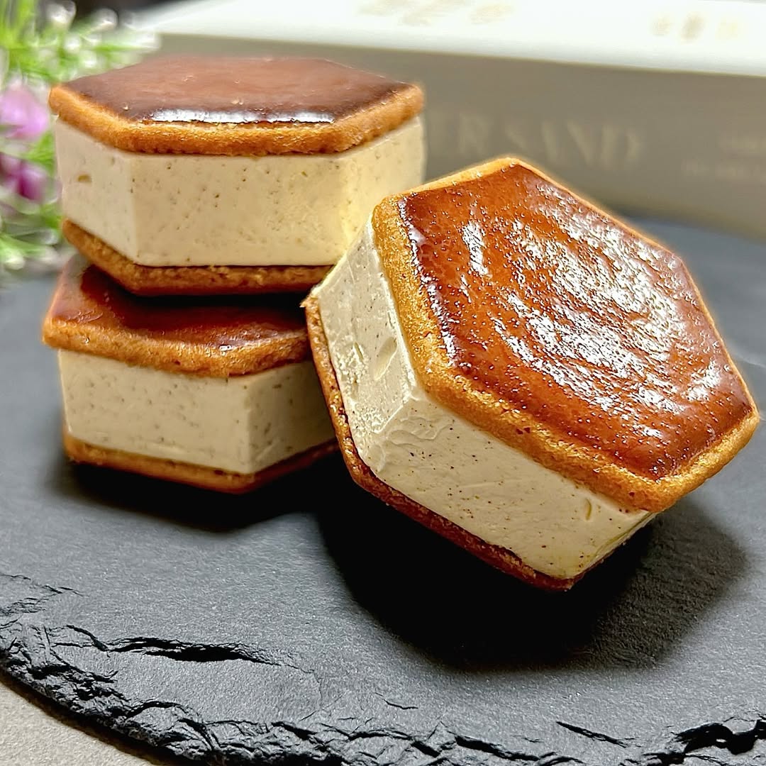 Instagram post by @tamako_gohan for DEAR BUTTER SAND. Caption reads: #お取り寄せ

【DEAR BUTTER SAND....