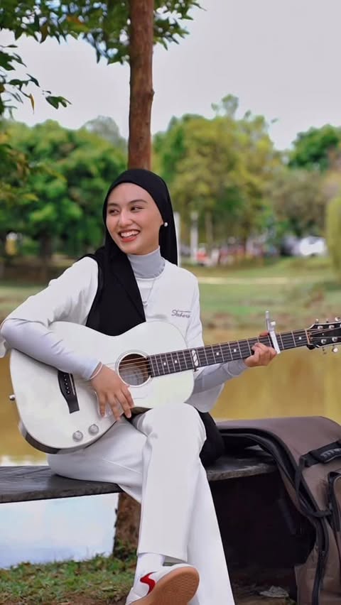 Instagram post by @laylasania for Skechers Malaysia. Caption reads: [...] Skechers stores and online.....
