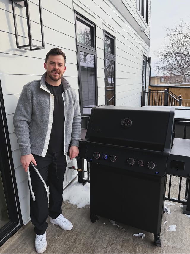 Instagram post by @weegss for Napoleon Grills. Caption reads: [...] power play with @napoleonproducts.....