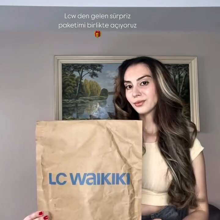 Instagram post by @firdevssssi for LC Waikiki. Caption reads: Lcw sürpriz paketimden neler çıktı? 💙

#işbirliği....