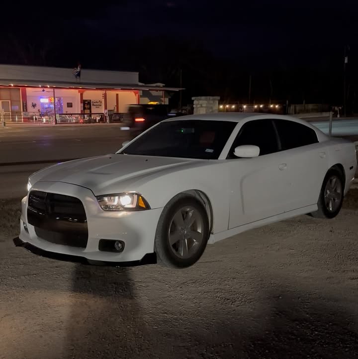 Instagram post by @iris_5.7hemi for Luxus Car Mats. Caption reads: [...] Sponsors: @shine.armor - STORMISXT6....