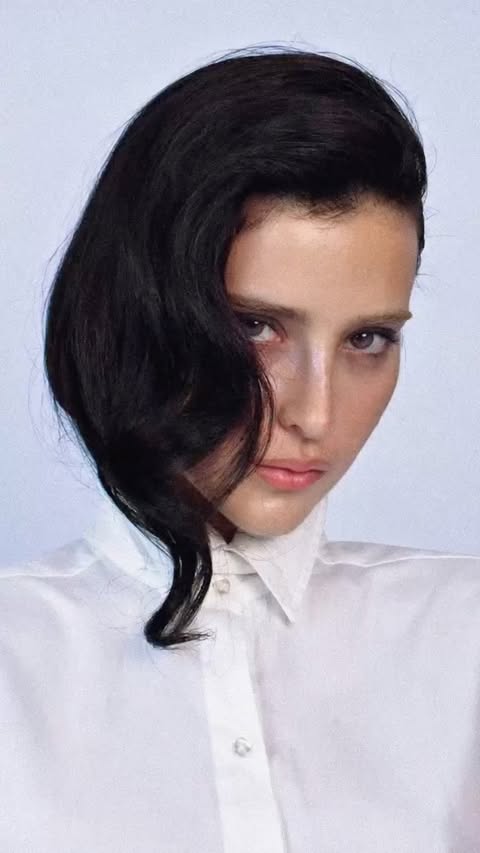 Instagram post by @livia for Lojas Renner. Caption reads: Just like magic ❤️ @lojasrenner 
#ad.