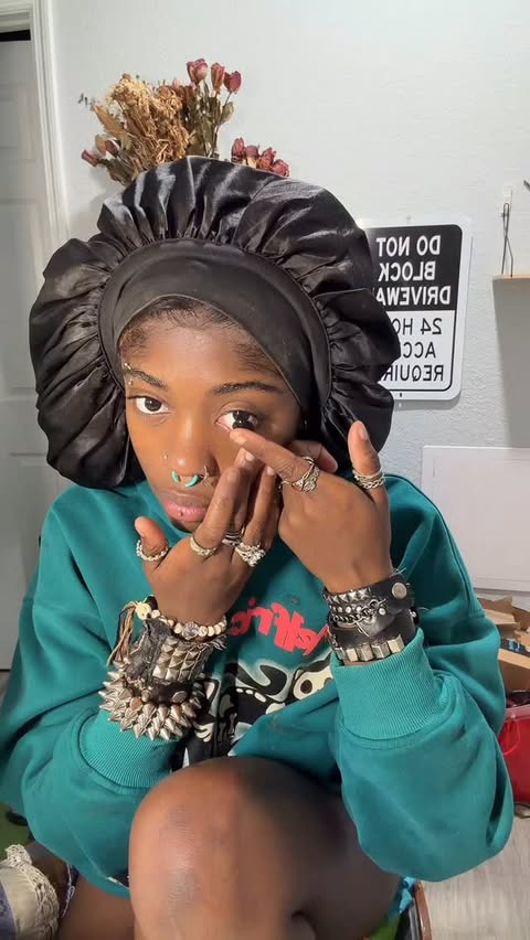 Instagram post by @iman_bearz for MocoQueen. Caption reads: from @moco_queen use code iman 
*
*
*
#makeup....