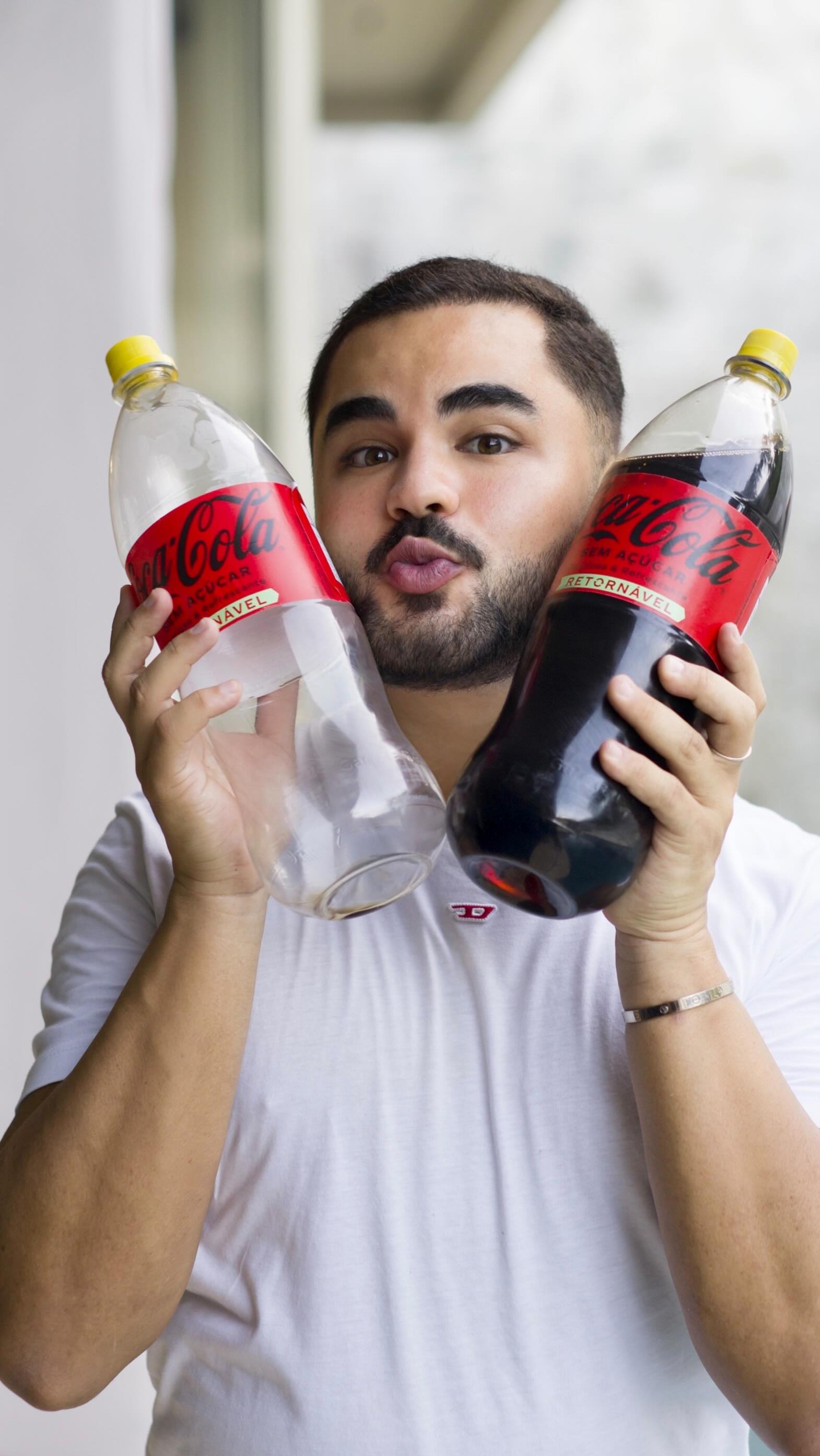 Instagram post by @lucasguedez for Coca-Cola Brasil. Caption reads: Todo mundo tem aquela amiga que chora mesmo....
