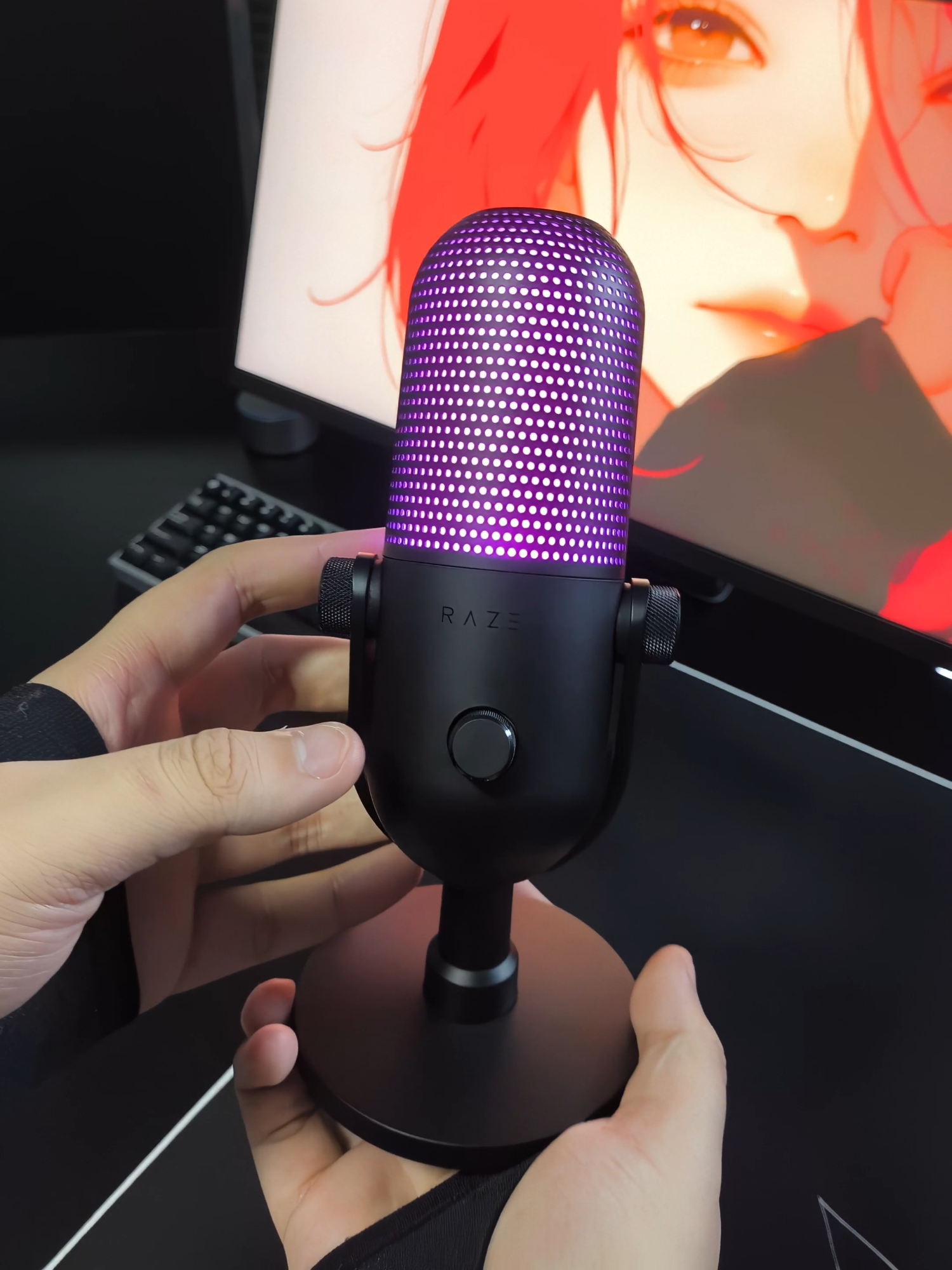 TikTok post by @fatedsx for Razer. Caption reads: Razer Seiren V3 Chroma Thank you [...].