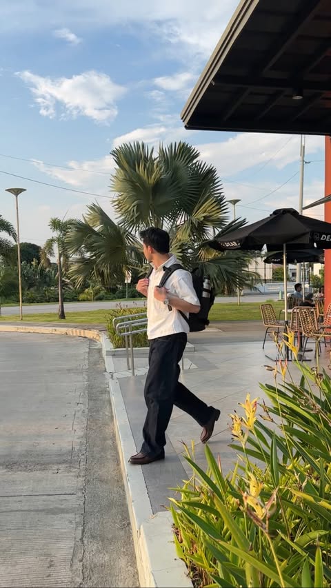 Instagram post by @jaden.y_ for Tomtoc. Caption reads: tomtoc T66 Travel Backpack — mahirap man siya....