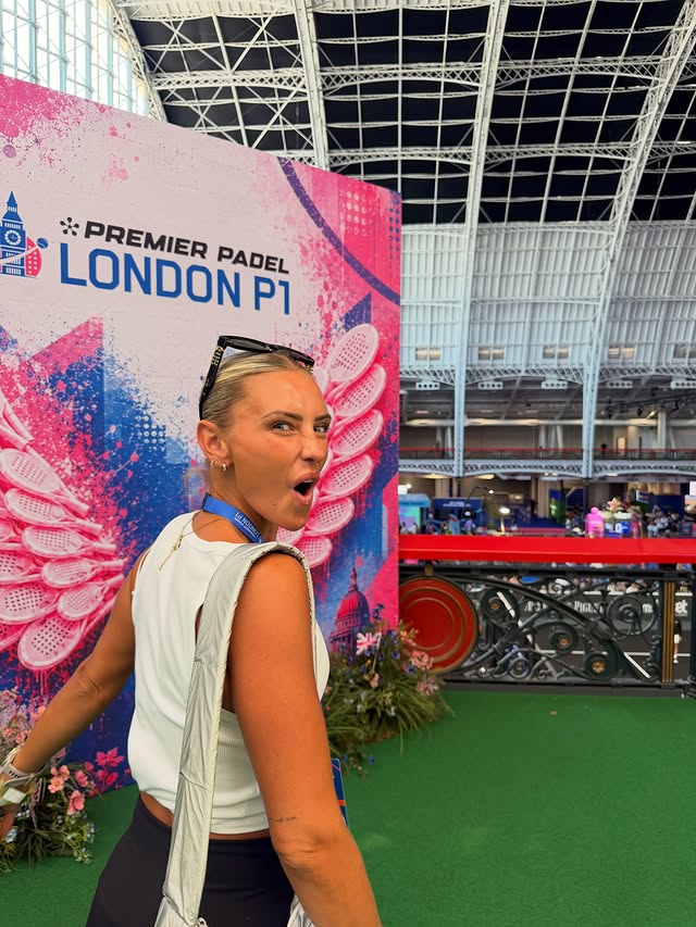 Instagram post by @runwithliss for OYSHO. Caption reads: [...] Padel London Semi-Finals!! 🏓⭐️ with @oysho....