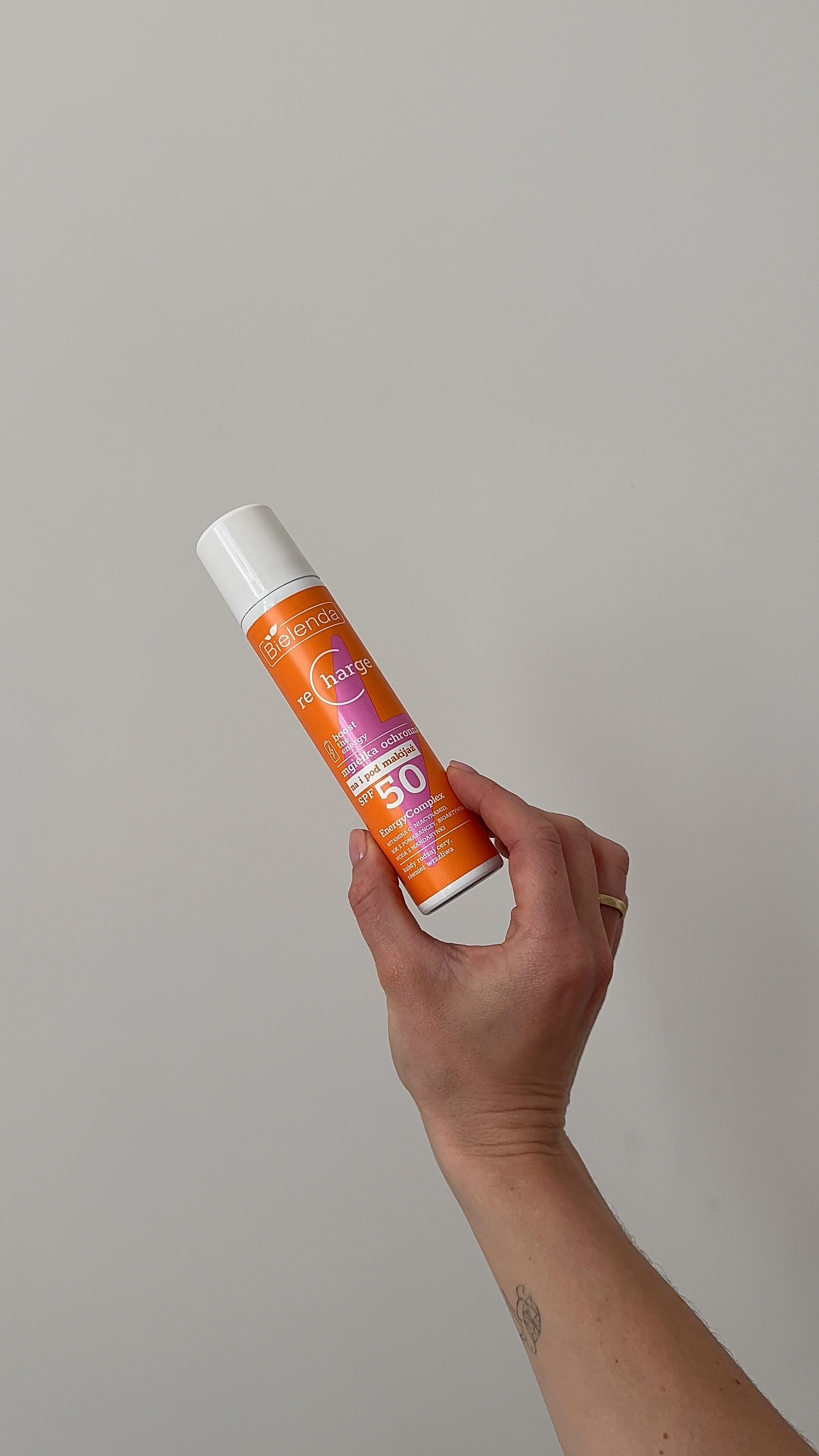 Instagram post by @martyna_grzenkowicz for Bielenda. Caption reads: Fajne mgiełki do reaplikacji są zazwyczaj dość....