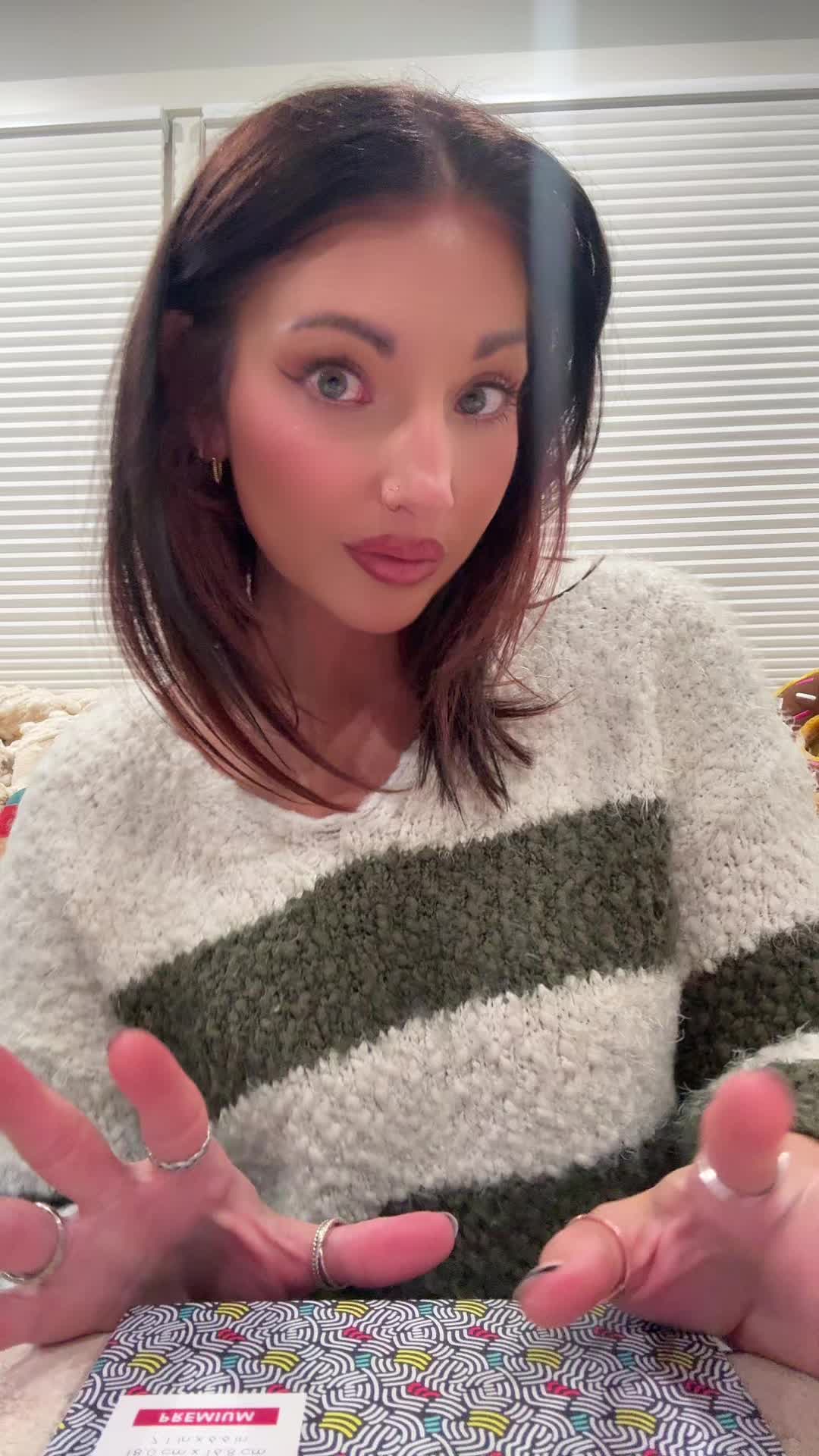 TikTok post by @michelleelise27 for Grabie Art. Caption reads: [...] everything 🙌🏻 #acrylic #artsupplies....