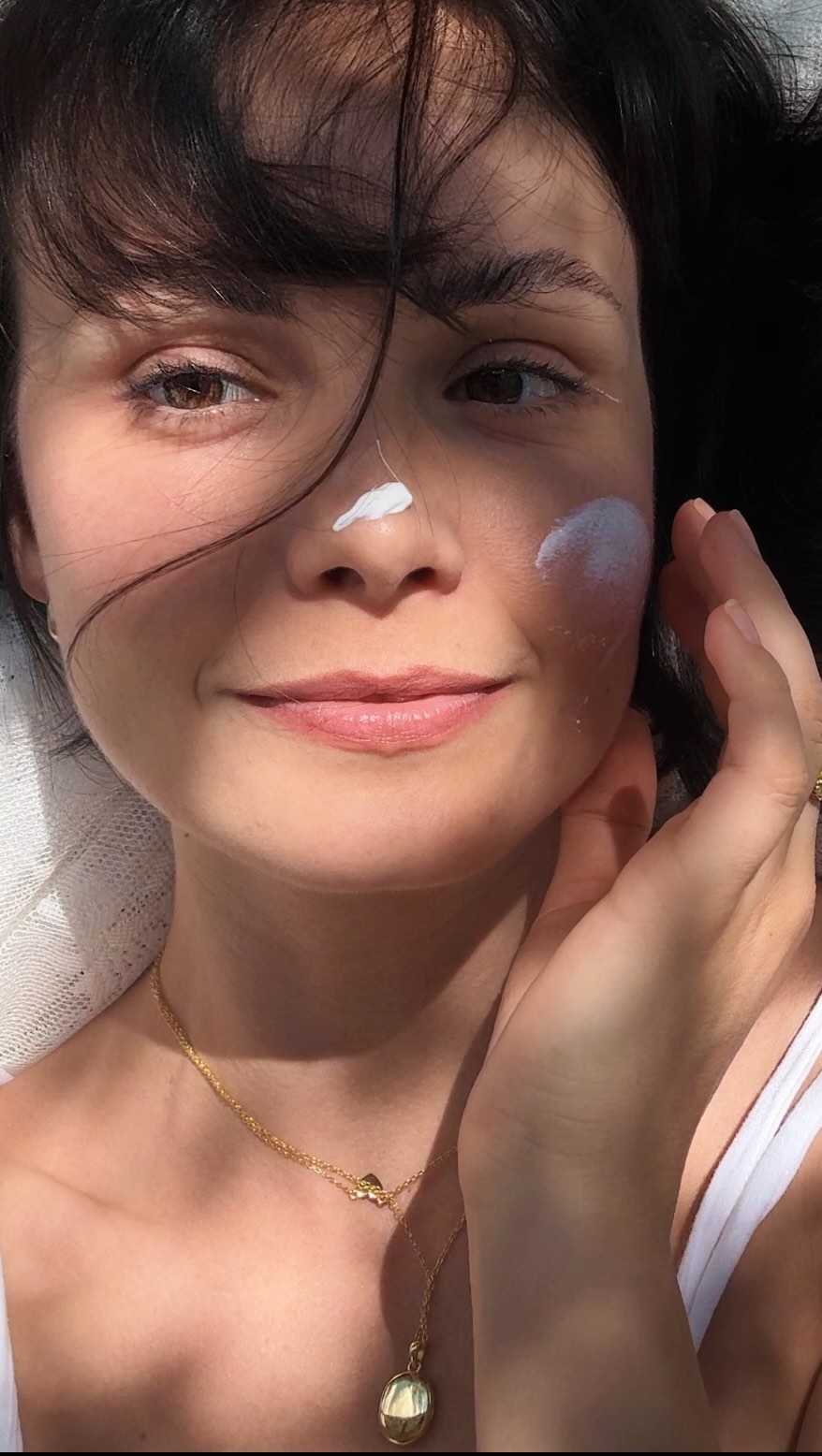 Instagram post by @cam_myy for topestetic. Caption reads: Bycie mamą... znaczy być w wielu miejscach naraz.....