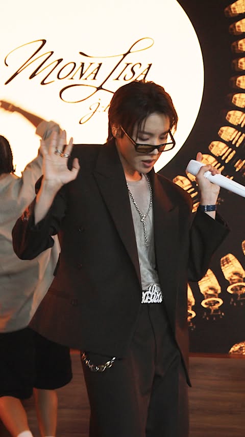 Instagram post by @uarmyhope for Audemars Piguet. Caption reads: [...] with @uarmyhope.
Invited to the Audemars....