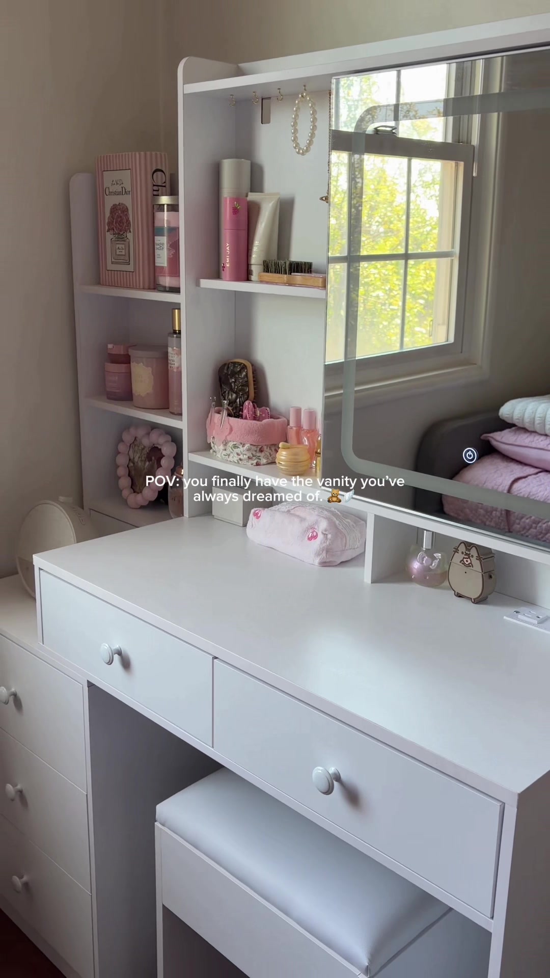TikTok post by @soangelicali for Vabches. Caption reads: [...] a cute vanity, this is the one! 🧸☁️....