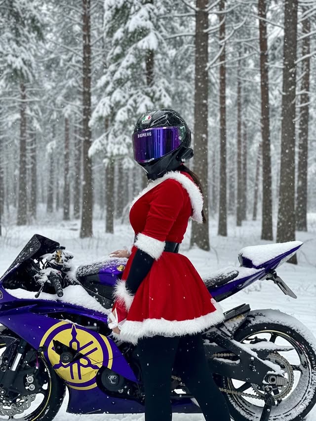 Instagram post by @maaike.r6 for Monster Fairings. Caption reads: Merry Christmas🎅✨ @officialmonsterfairings....