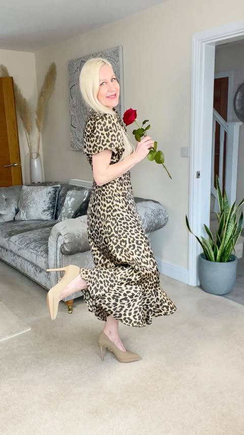 Instagram post by @tinalockstylist for Cosyisland. Caption reads: [...] ☔️ here today 🤦🏼‍♀️

My love for....