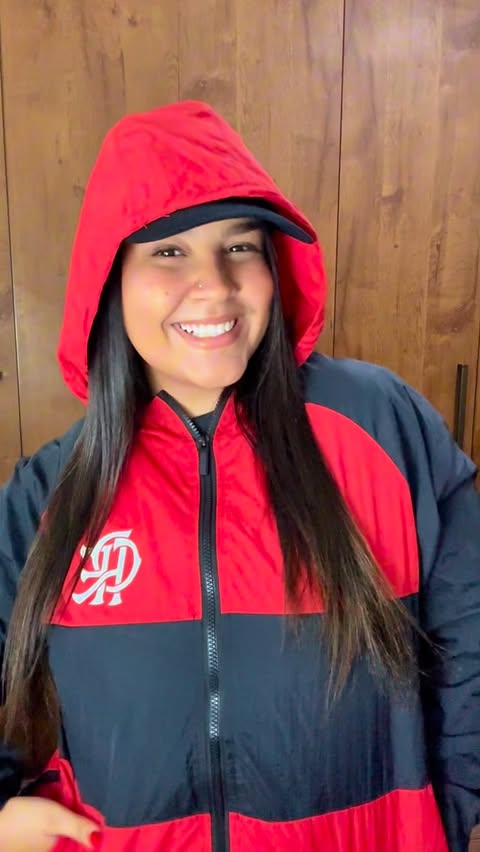 Instagram post by @clara_aires1981 for Shopee. Caption reads: @shopee_br e @lojasoficiaisdoflamengo 🔴⚫️ [...].