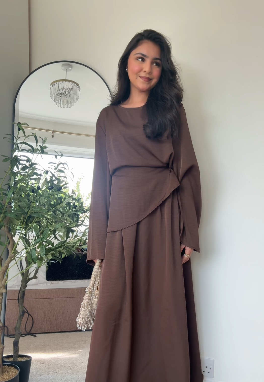 TikTok post by @iitszainabb for emlavish. Caption reads: [...] #modestoutfit #fyp #holidayoutfit @emlavish.