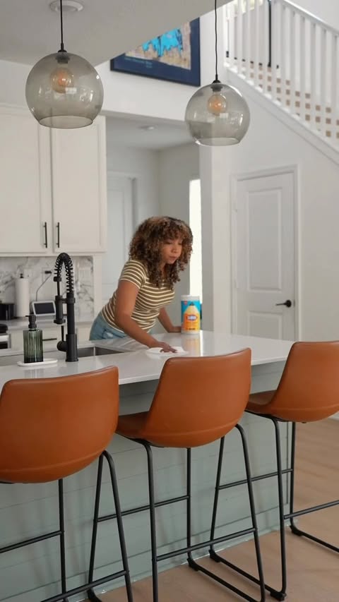 Instagram post by @mariamanna_ for Clorox. Caption reads: [...] and all the little messes in between 🤍....