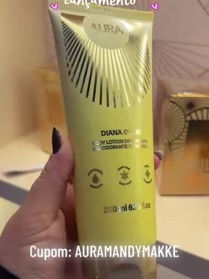 TikTok post by @amandamakke for Aura Beauty Club. Caption reads: @Aura Beauty Club Cupom: AURAMANDYMAKKE....