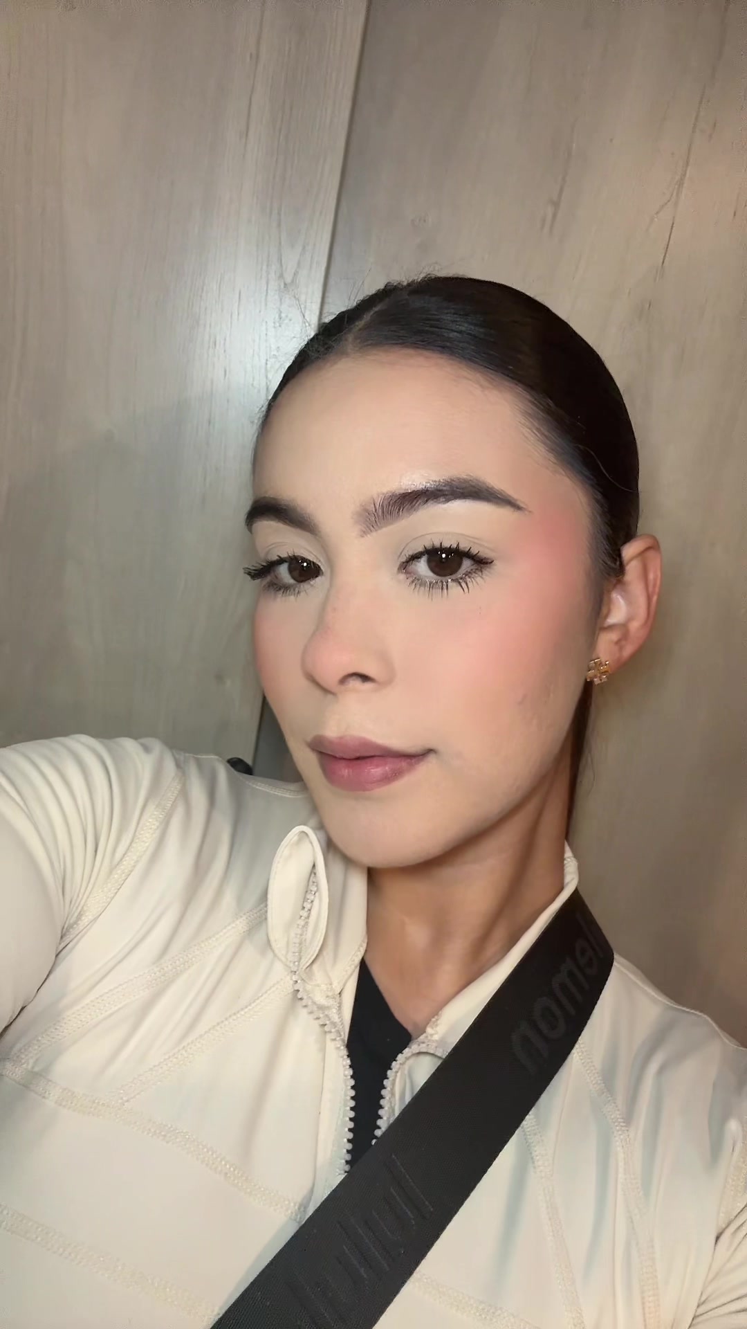 TikTok post by @kassy.garza1 for Laura Mercier. Caption reads: @Laura Mercier the best setting powder🫶🏻 #makeup....