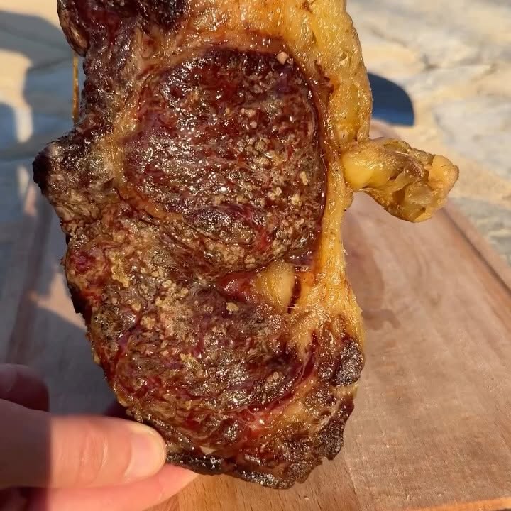 Instagram post by @the_barbecue_dude_official for The Nikos Knife. Caption reads: [...] ever seen! 🥩
-
@skottsbergforlife....