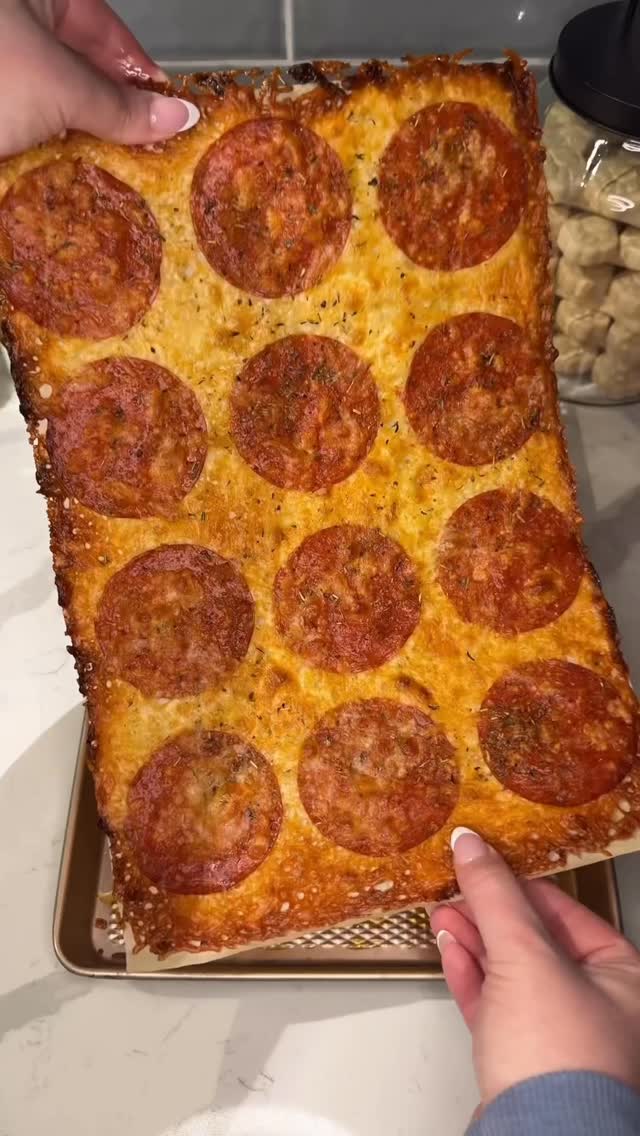 Instagram post by @ashleymarkleeats for TruLabs. Caption reads: [...] seasoning mid-snackie prep hydration:....