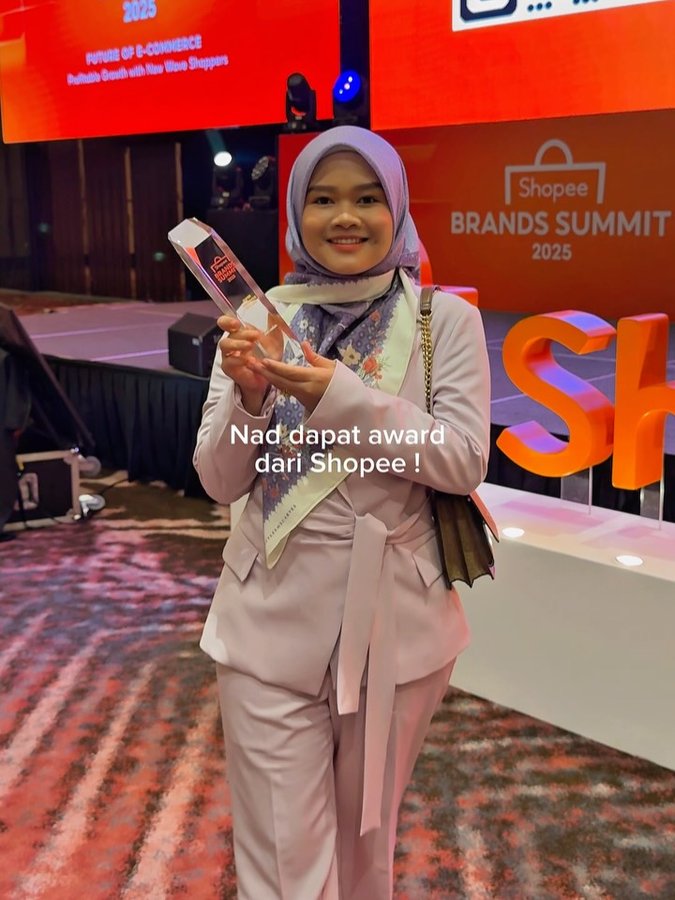 Instagram post by @fasz.nadiah for Shopee Malaysia. Caption reads: Usaha takkan mengkhianati hasil 🥰 . Syukur....