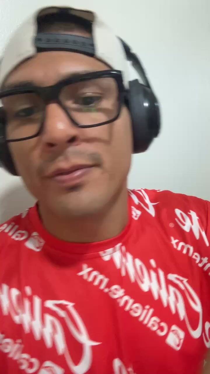 Instagram post by @chairez686 for Caliente.mx. Caption reads: @caliente_sports 🔥.