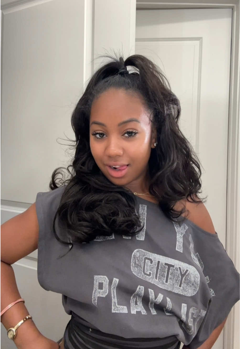 TikTok post by @itsmarigworl for Recool Hair. Caption reads: Recool Yaki half unit 18 inches @Recoolhair.