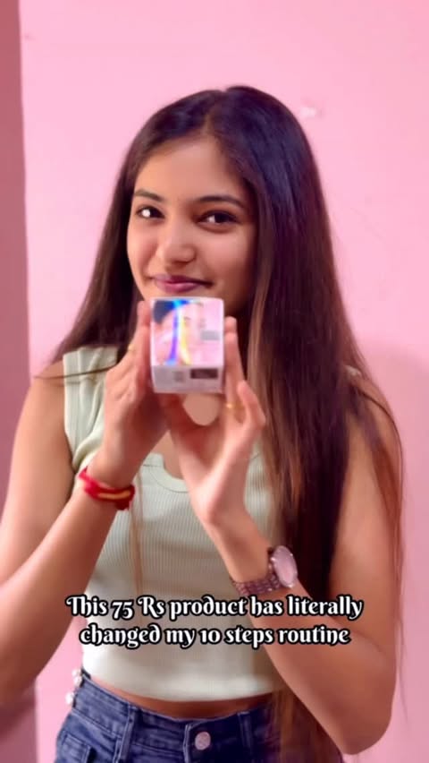 Instagram post by @dipti_thore_ for Smytten. Caption reads: [...] magic with @glowandlovely.india 💕....