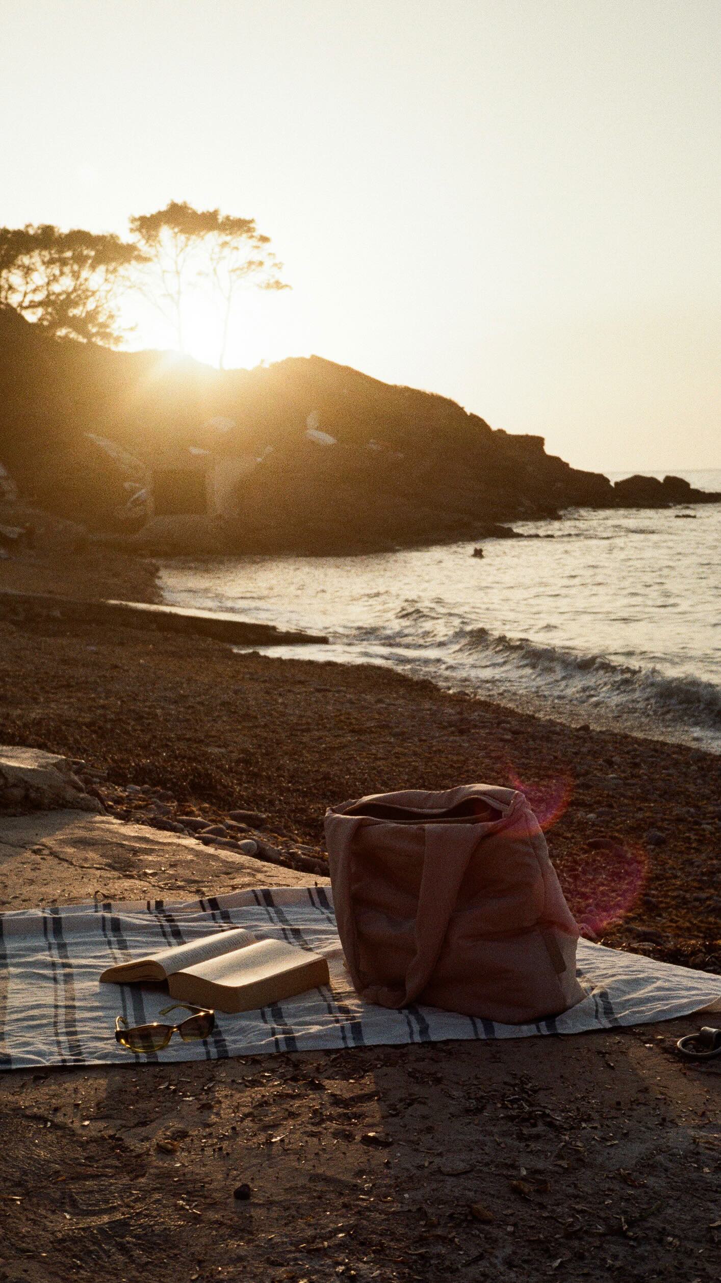 Instagram post by @minnahigh for Kapten Son. Caption reads: Ad - Long beach days, swims, sun, books — nothing....