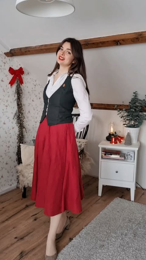 Instagram post by @loepsies for Son de Flor. Caption reads: [...] the beautiful classic skirt by @sondeflor in....