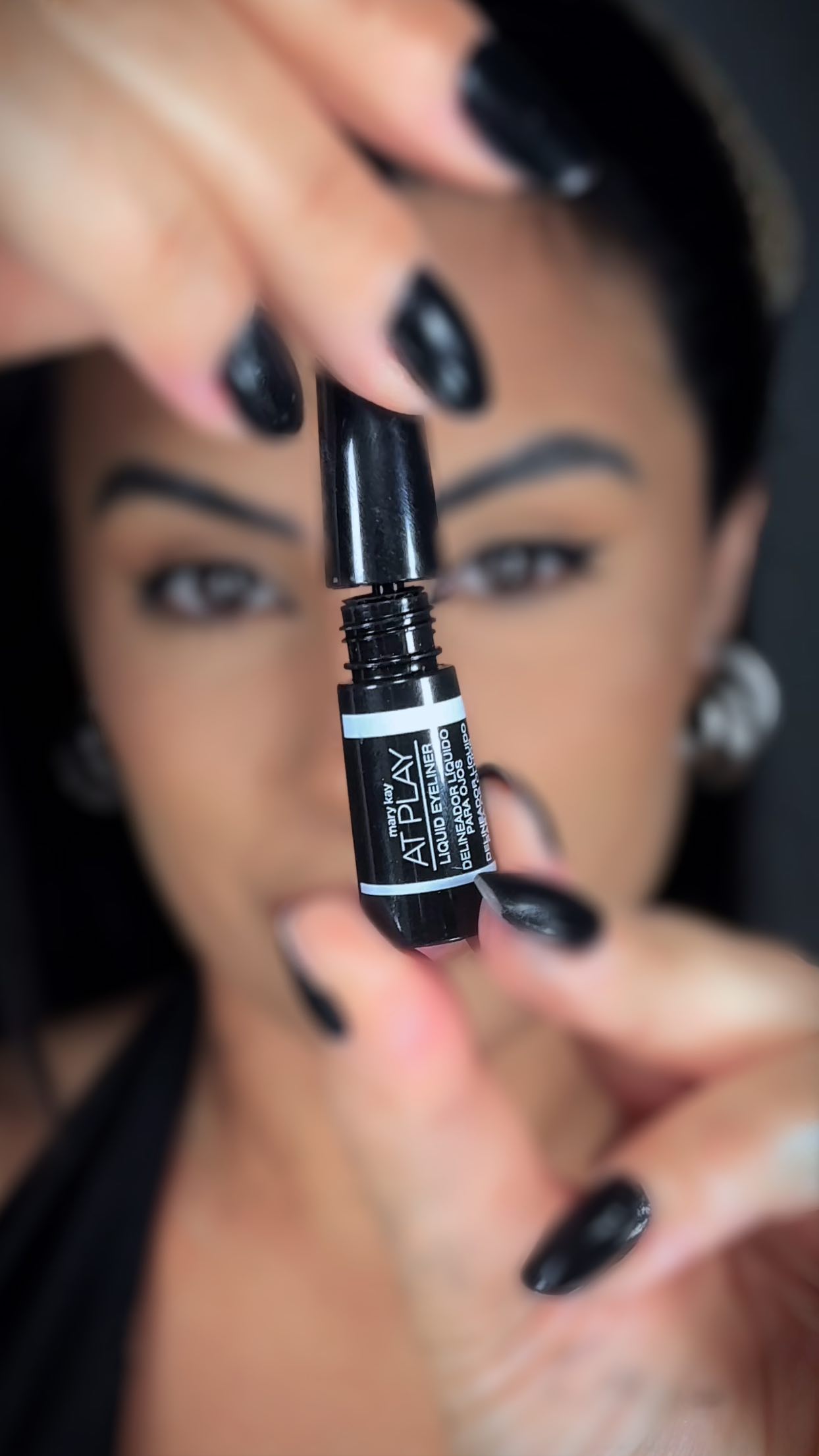 Instagram post by @mayybarcelos for Mary Kay. Caption reads: Super fácil hein ✨.