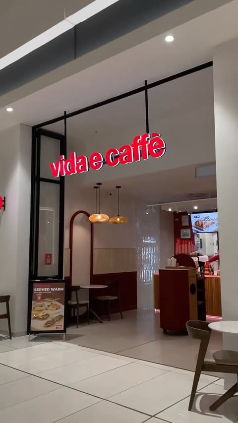 Instagram post by @kungawo.gwayi for Standard Bank. Caption reads: [...] these discounts on Varsity Vibe with....