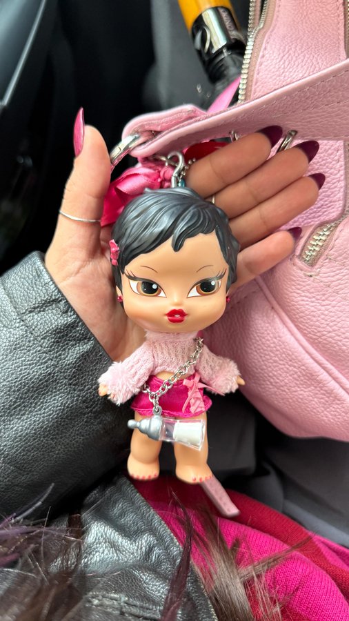 Instagram post by @mariazvinca for Fashion Days. Caption reads: The la la la season is here si cizmulitele mele....