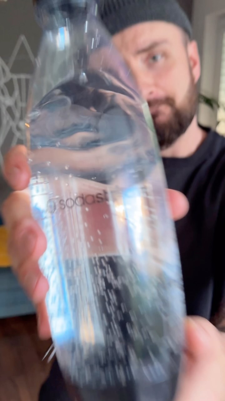 Instagram post by @tolekbeatz for SodaStream. Caption reads: 💦100% orzeźwienia i zero plastiku!....