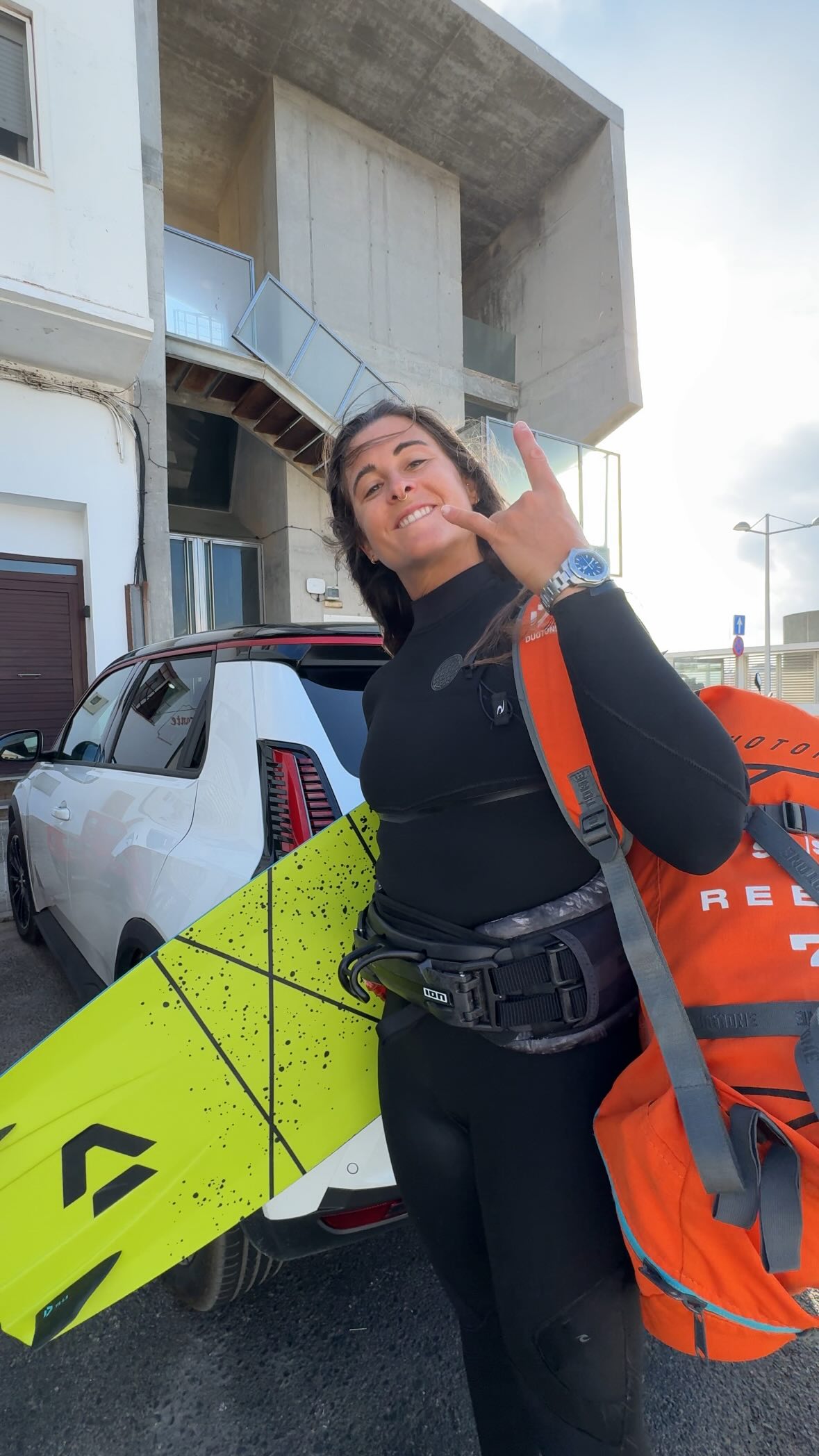 Instagram post by @giselapulido for Renault. Caption reads: esto, salitre en el pelo y no saber qué día es.......