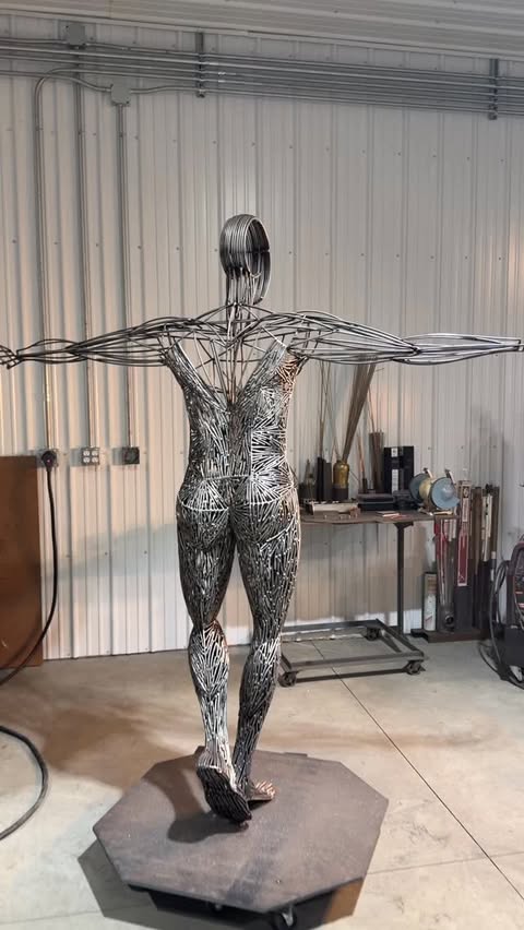 Instagram post by @stempkadesigns for Lincoln Electric. Caption reads: [...] part 11 #metalart #metalsculpture....