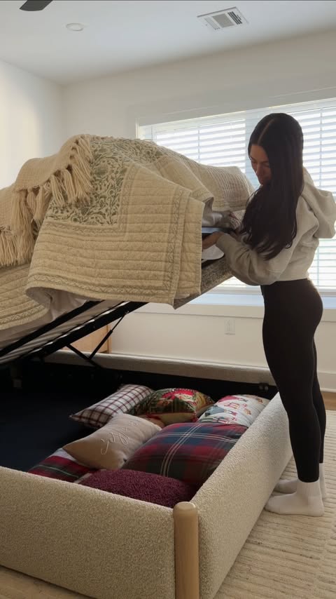 Instagram post by @oakavehouse for Castlery. Caption reads: [...] beautiful can also be functional. This....