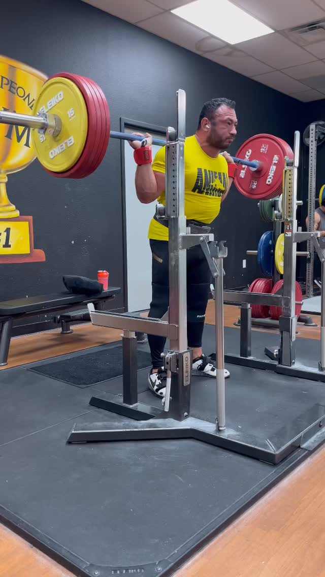 Instagram post by @thewolvesofwinter for VIRUS. Caption reads: [...] of the squat work. Squat: 260kg/573lb x8....