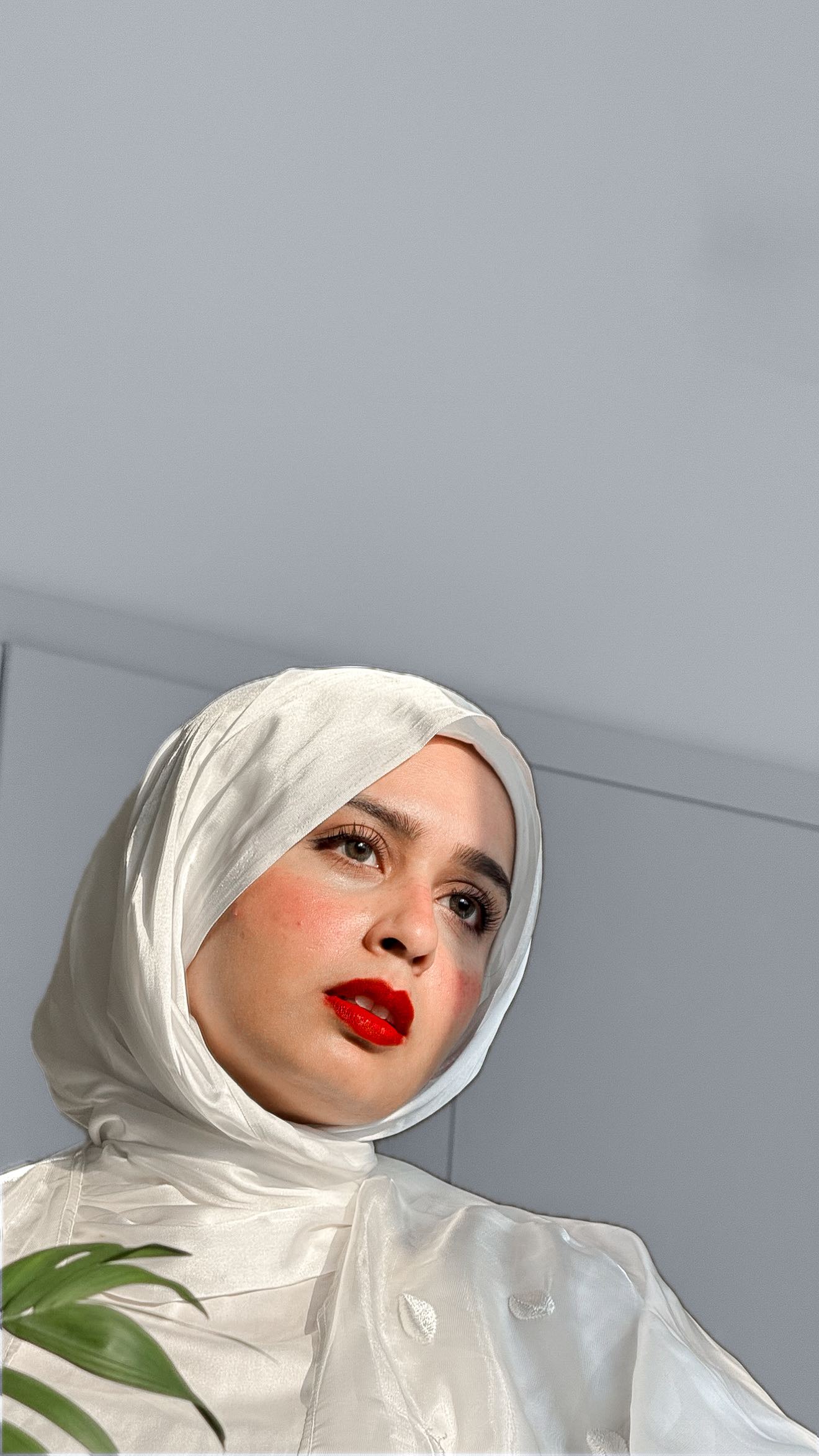 Instagram post by @the_dubai_dame for Charlotte Tilbury. Caption reads: Statement lips, timeless fit ! 

If confidence had....