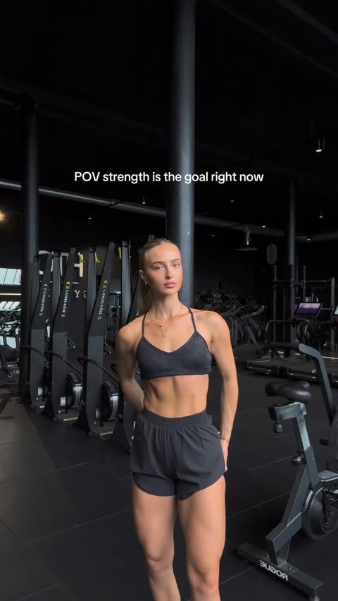Instagram post by @hantaylorfit for Reebok. Caption reads: [...] few months. Training in the @reebokeurope....