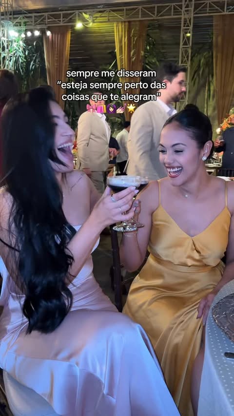 Instagram post by @annacarlalins for Mercado Livre. Caption reads: Anotado 🩷🎀🛍️🙆🏻‍♀️🌟

Id: ANACA1-AEZW
#explore....