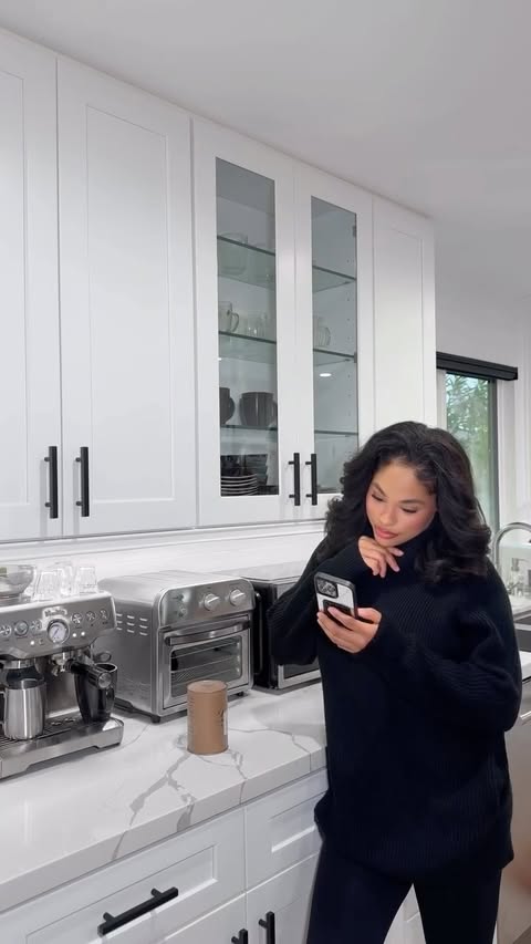 Instagram post by @itsmyrayeraye for Bumble. Caption reads: [...] actually align with you. 

I love that....