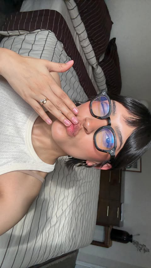 Instagram post by @cg.ems for Manucurist. Caption reads: [...] so perfect for natural nails gifted/....