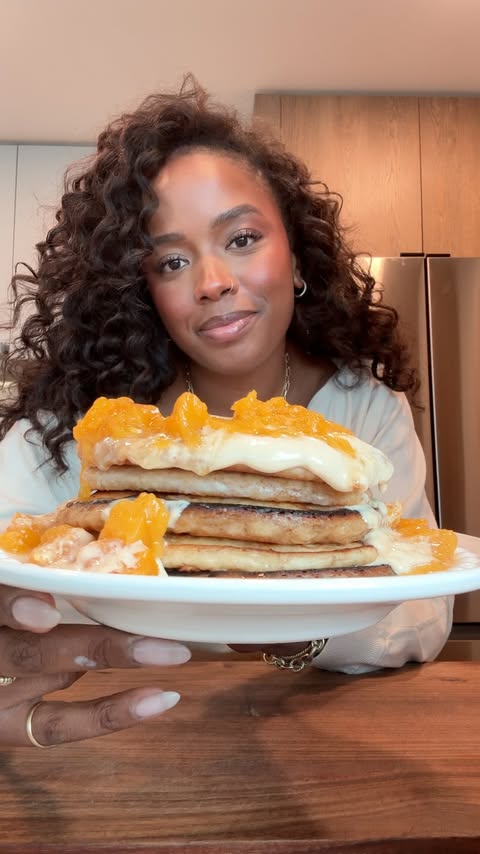 Instagram post by @shakaylafelice for Icelandic Provisions. Caption reads: [...] 🍑🥞🍑🥞 Made with @icelandicprovisions....