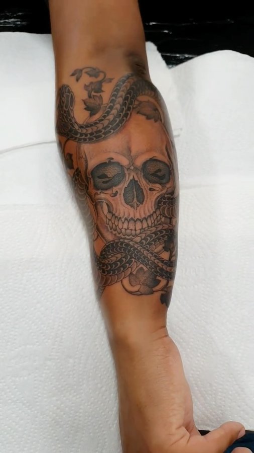 Instagram post by @danimawbytattooer for Tattoodo. Caption reads: [...] — who is bookable in London on Tattoodo!....