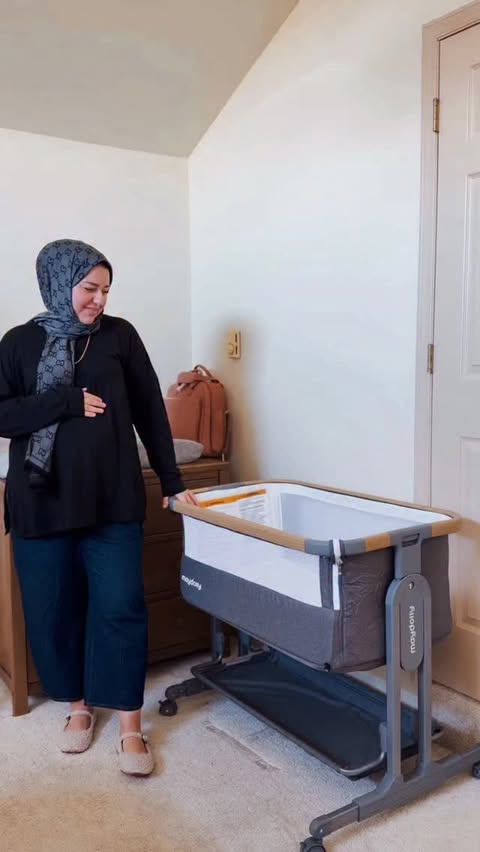 Instagram post by @heyitsm3rv3 for Maydollybaby. Caption reads: [...] matters so much. This bassinet from....