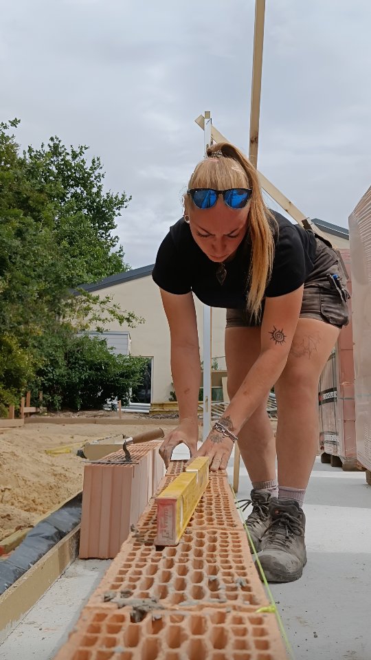 Instagram post by @krranouk for STABILA. Caption reads: [...] build. 90°, not just for the wall.....