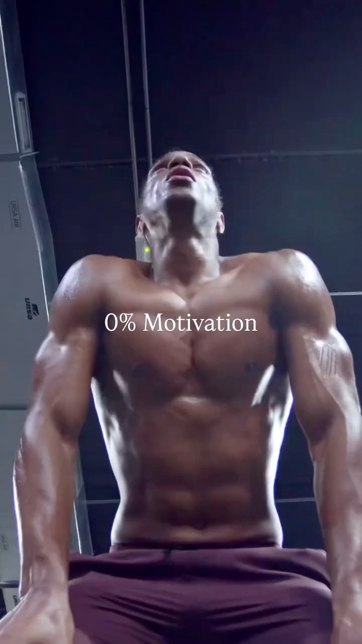 Instagram post by @jorgejavier_diaz for Zalando. Caption reads: 0% motivation 100% discipline 💪🏾
 #quemepongo....