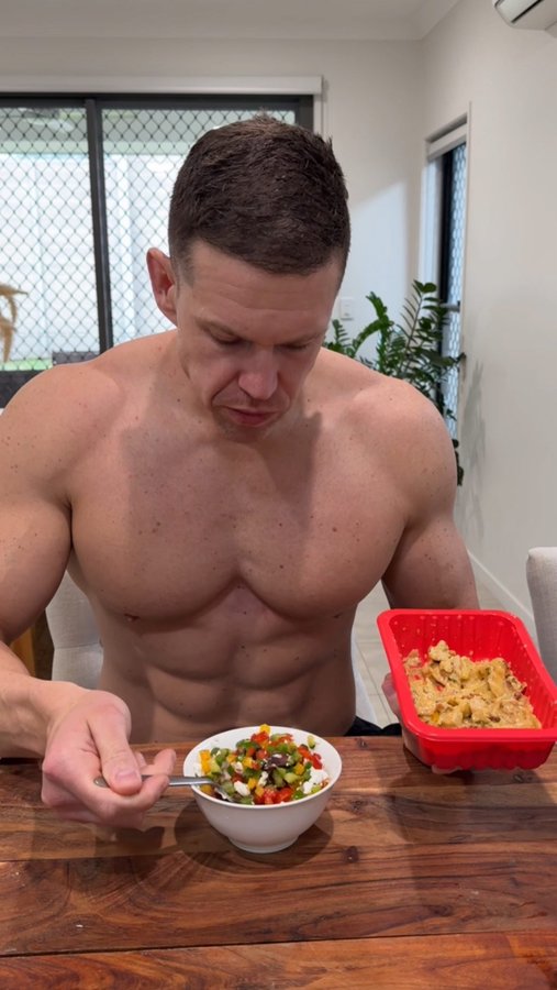 Instagram post by @mattwest_roadtoaesthetics for My Muscle Chef. Caption reads: Everything I eat when I have no time to cook!

The....